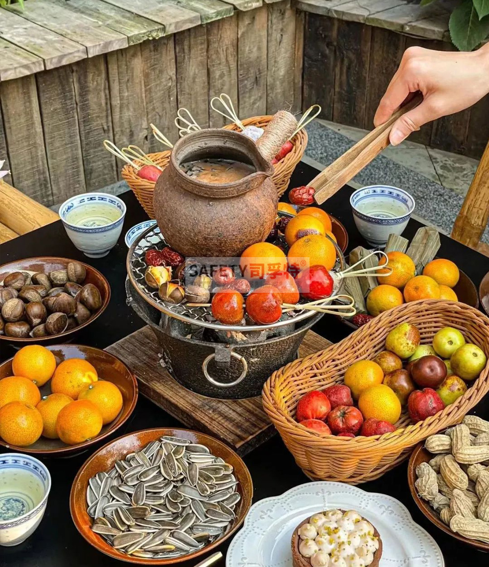 圍爐煮茶刷屏，一起來(lái)感受古詩(shī)詞中的茶風(fēng)茶韻「圍爐茶桌，炭火爐」(圖1)
