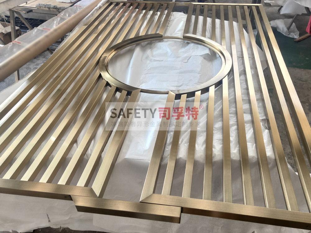 金屬屏風(fēng)（不銹鋼屏風(fēng)、鋁雕屏風(fēng)）安裝過(guò)程和步驟講解(圖4)